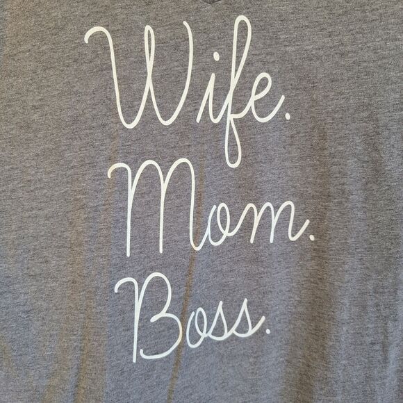 Womens Gray Wife Mom Boss Short Sleeve Shirt Hi Lo Top Plus Sz XXL 2XL G Supply - Picture 2 of 8